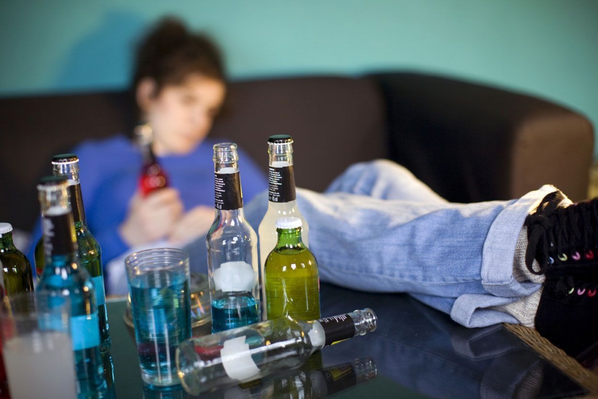Proponen que edad mínima para consumir bebidas alcohólicas sea 21 años
