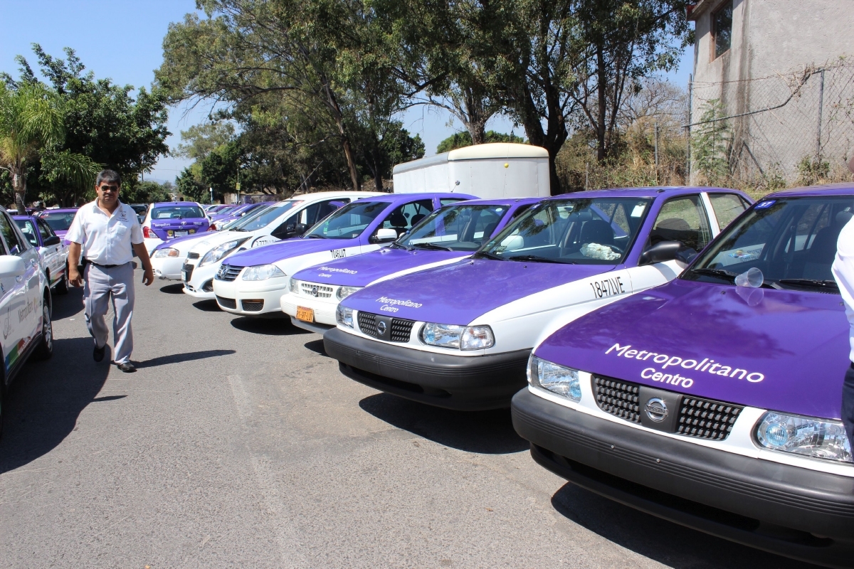 Exigen mantener operativos contra taxis metropolitanos en la región poniente