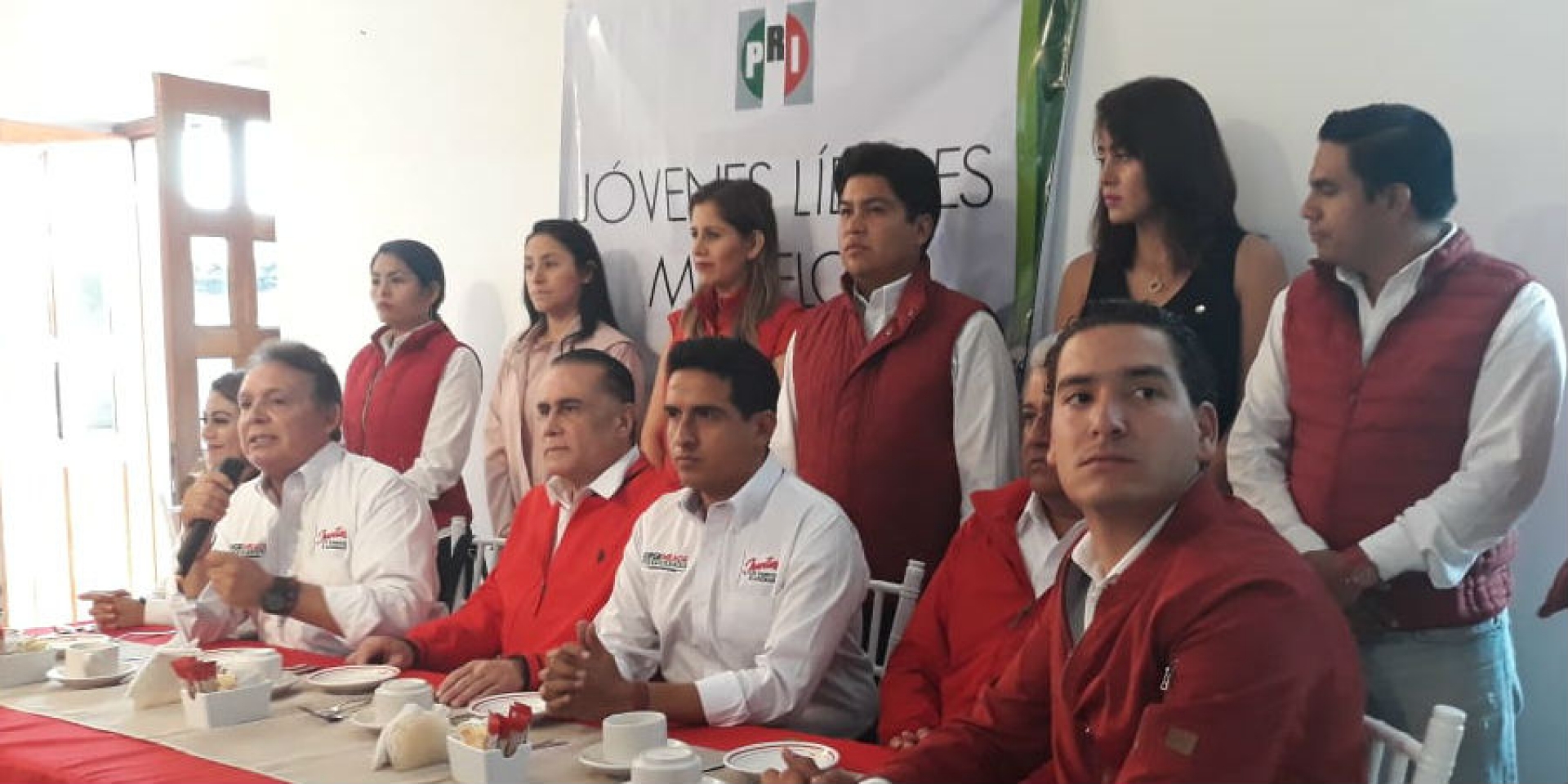 Jóvenes priistas aspiran a lograr trabajo en política