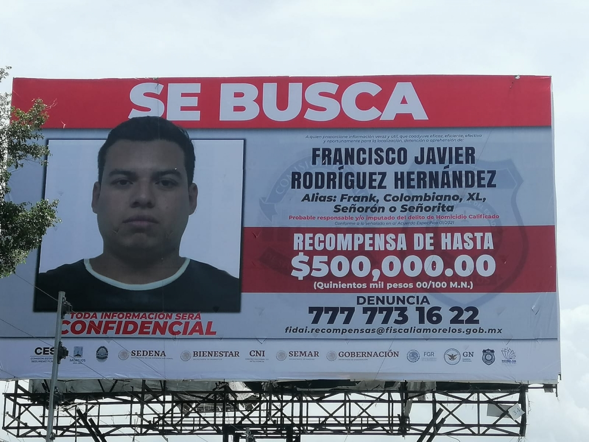 Anuncios espectaculares en los que se ofrece recompensa por la captura del 'XL'