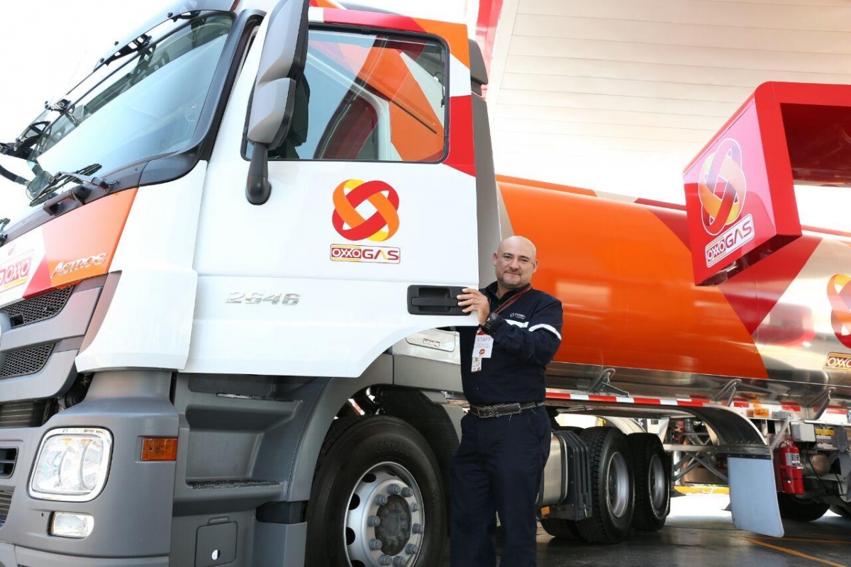 Presenta Oxxo marca propia de gasolineras en NL