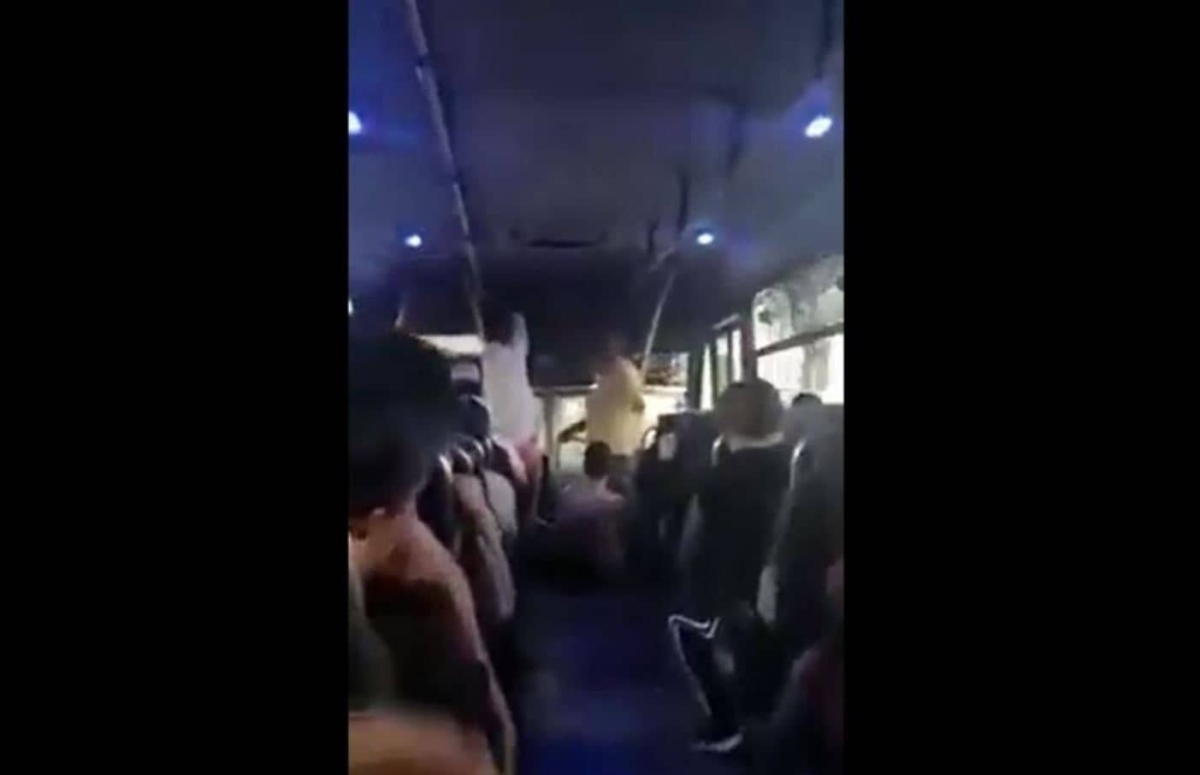 Desnudan a presunto ladrón de transporte público