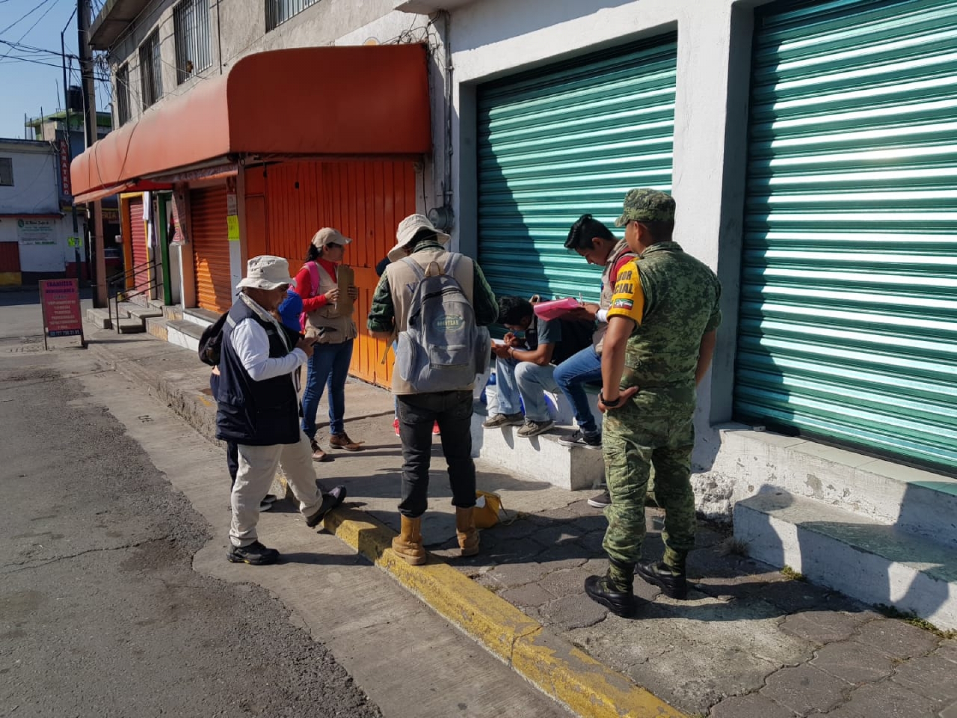 Realiza personal militar actividades de fumigación y descacharrización, en Flores Magón