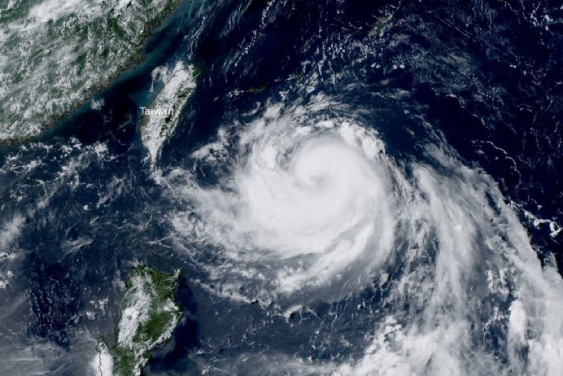 Taiwán emite alerta marítima ante tifón 'Podul', que se acerca con fuertes vientos