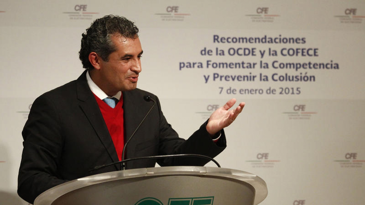 Ochoa renuncia a dirección de CFE; va por presidencia del PRI