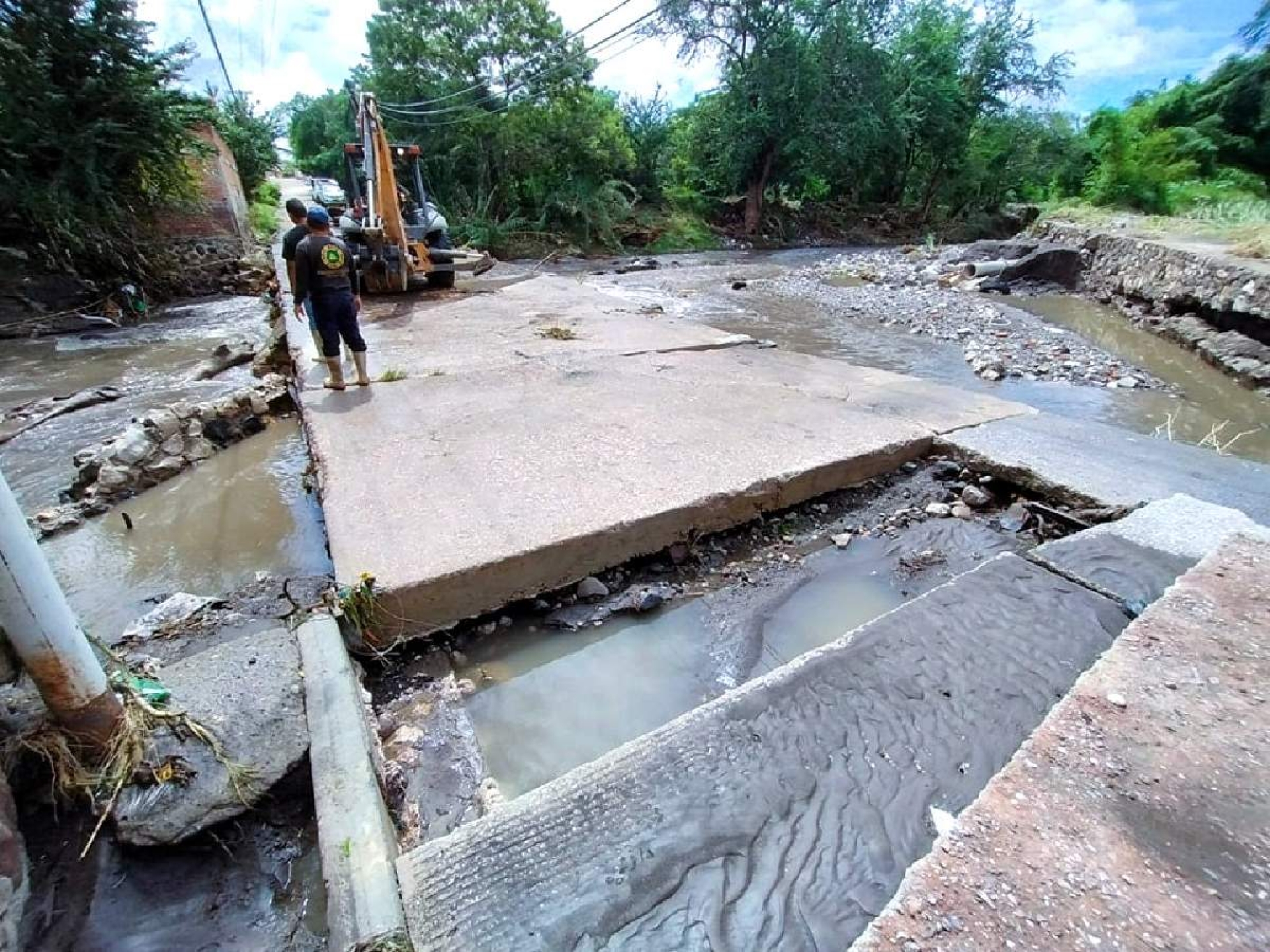 Colapsa vado en Anenecuilco por crecida del río