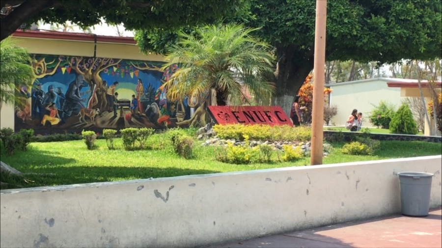 Normalistas de Cuautla exigen maestros y becas