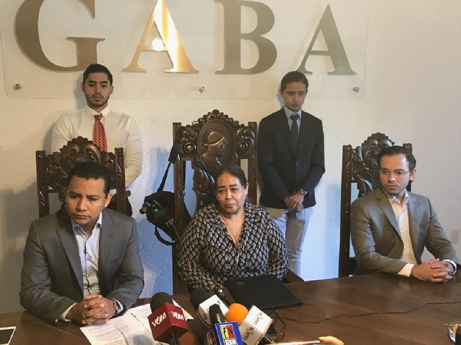 Reaparece Vicera con todo y oxígeno y asegura que es perseguida