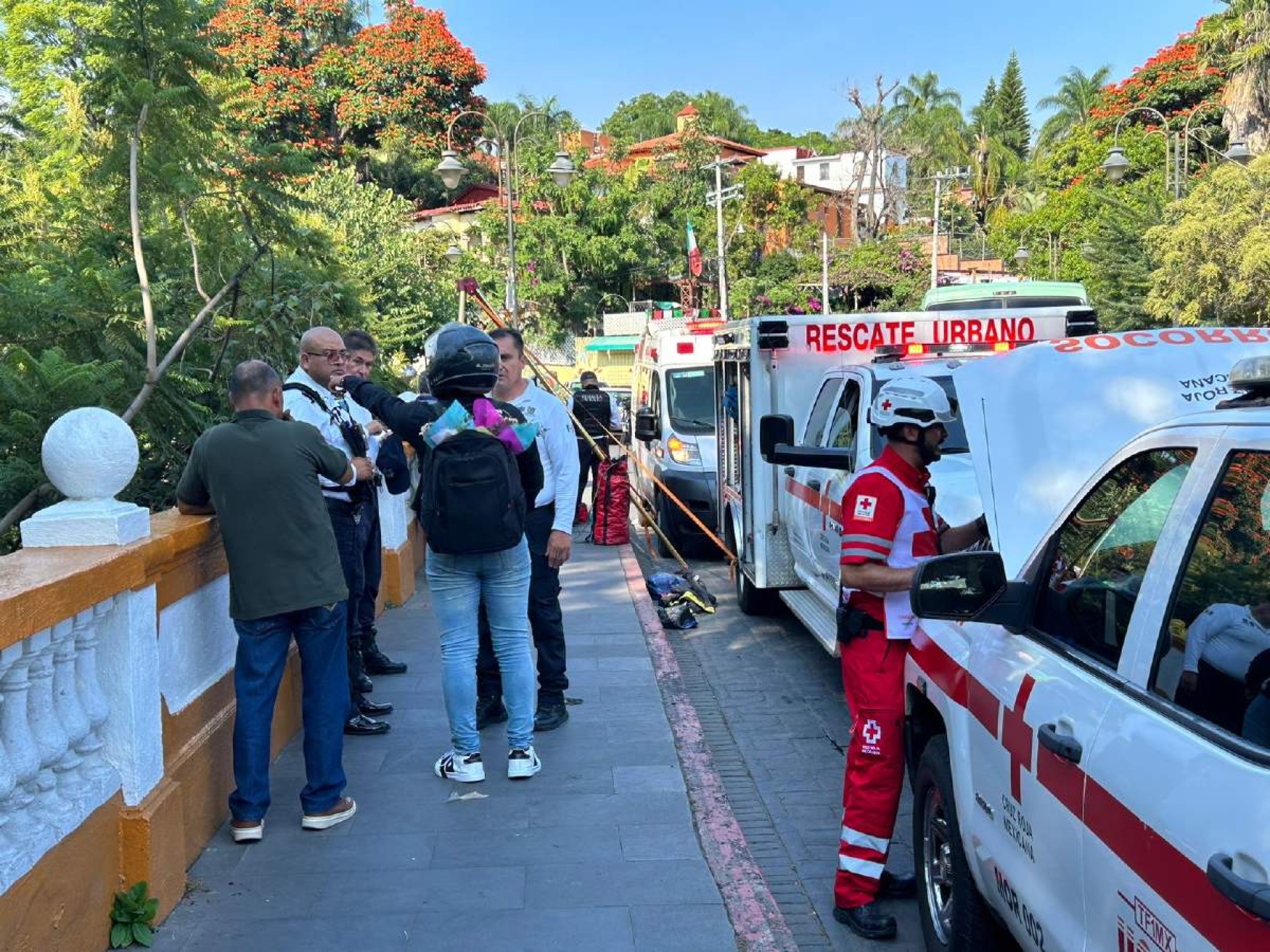 Muere hombre al lanzarse a la barranca 'Amanalco'