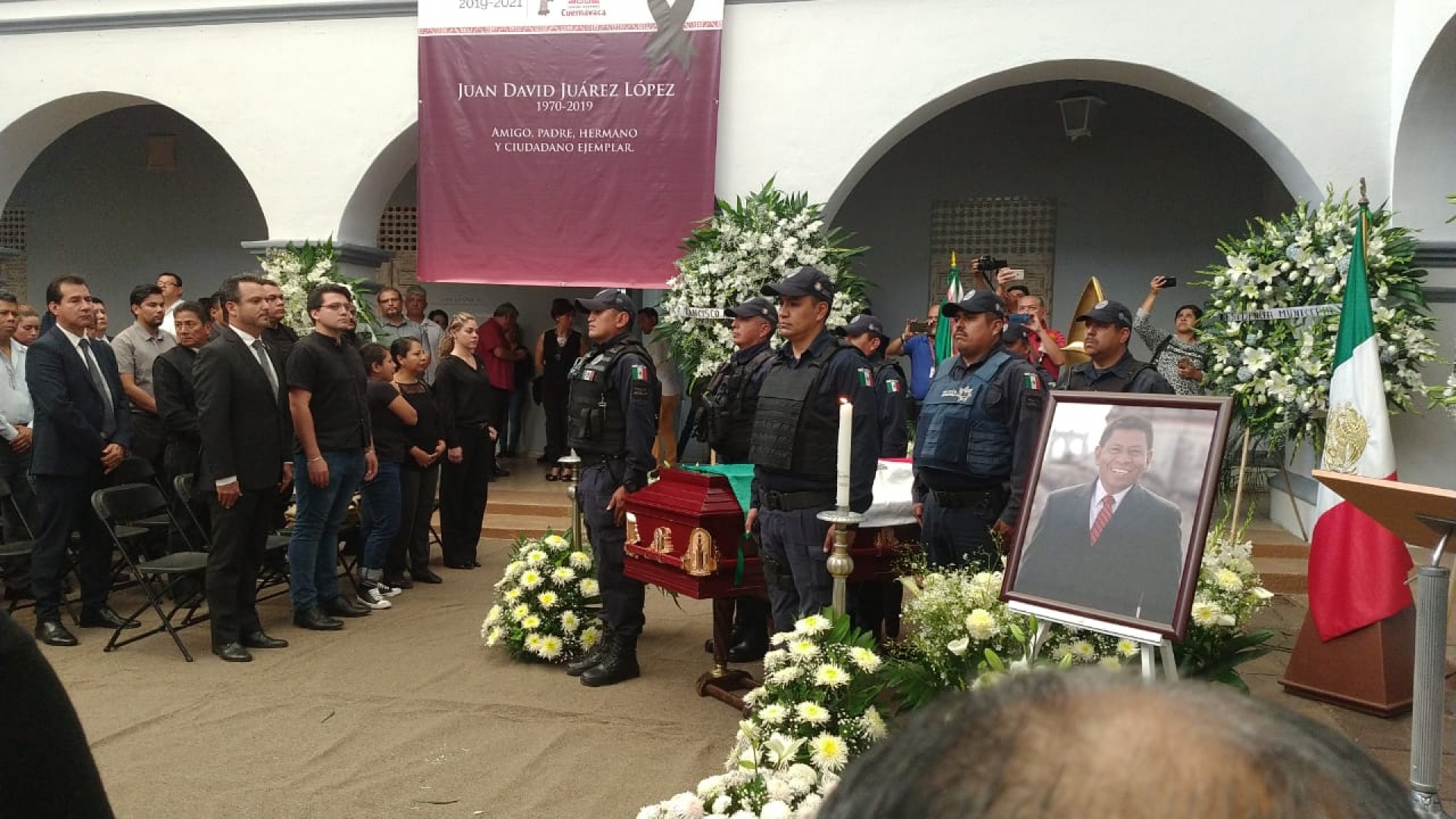 Rinden homenaje de cuerpo presente a Juan David Juárez López