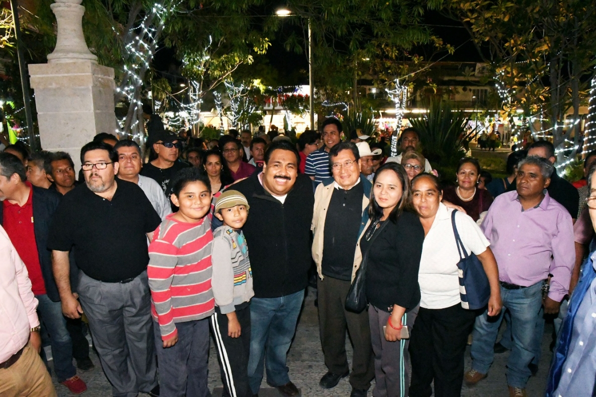 Se realizó el encendido de las luces navideñas del zócalo de Cuautla
