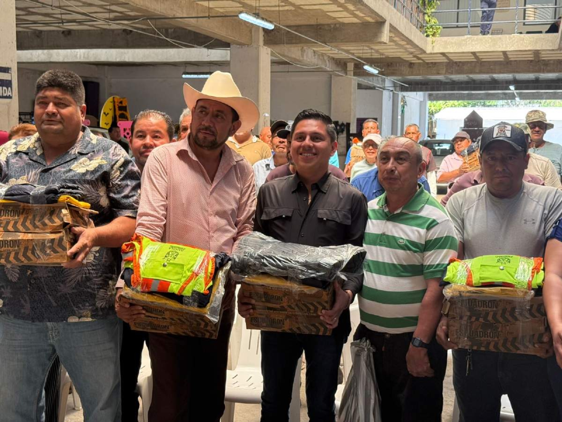 Entregan uniformes a trabajadores sindicalizados de Jojutla