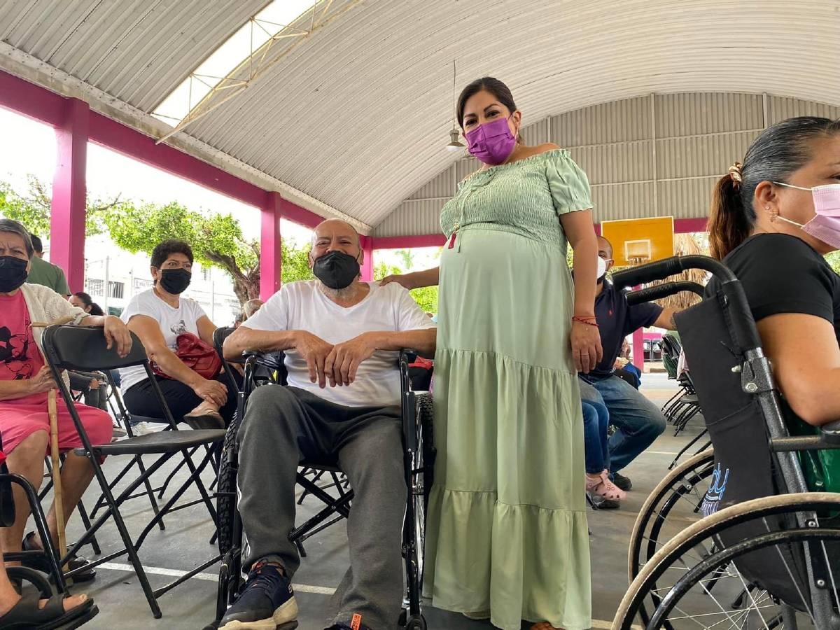 Entrega la diputada Paola Cruz 60 aparatos funcionales a vecinos de Cuautla