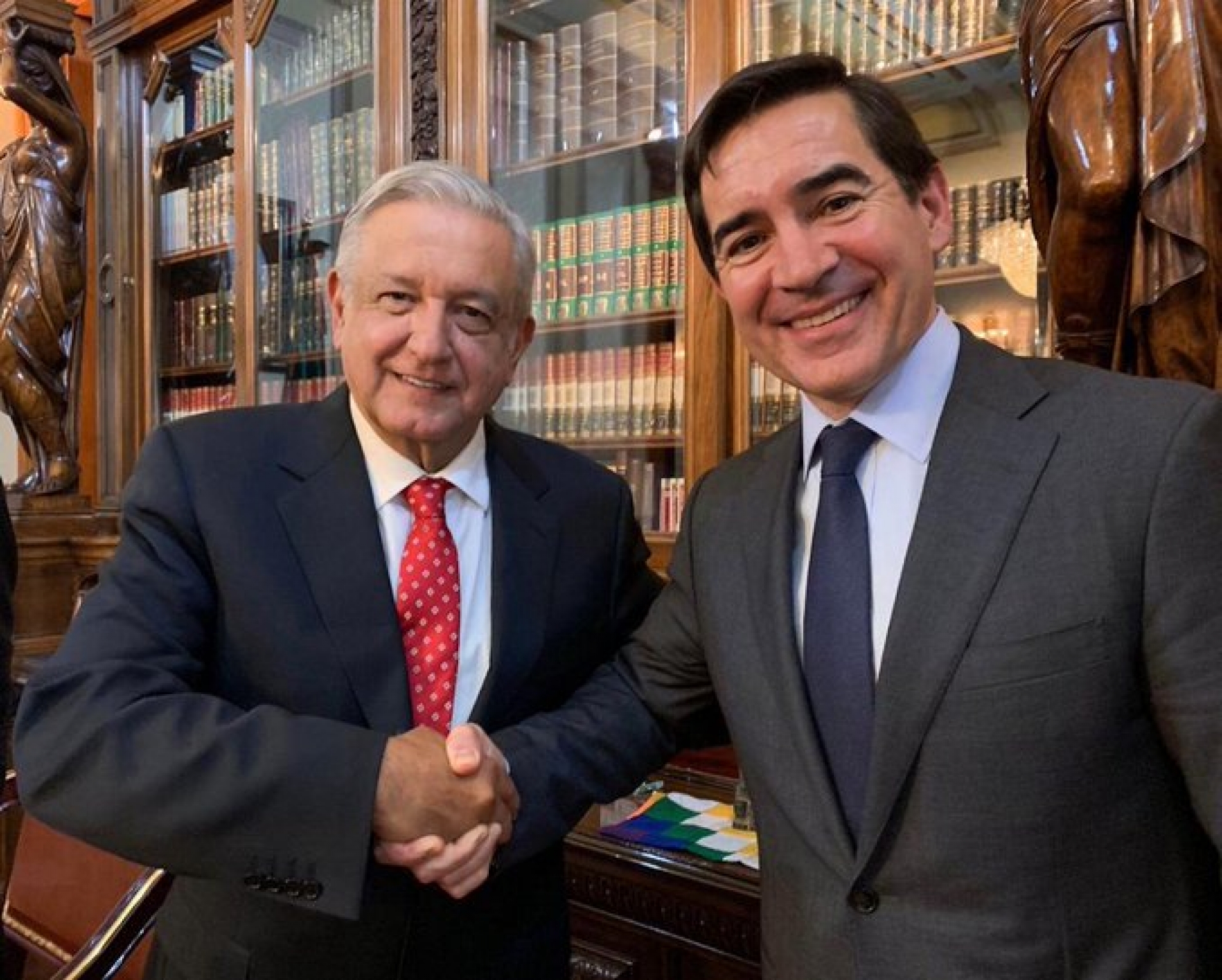 AMLO y Grupo BBVA cierran acuerdo para inversión multimillonaria de 3 mil millones de dólares
