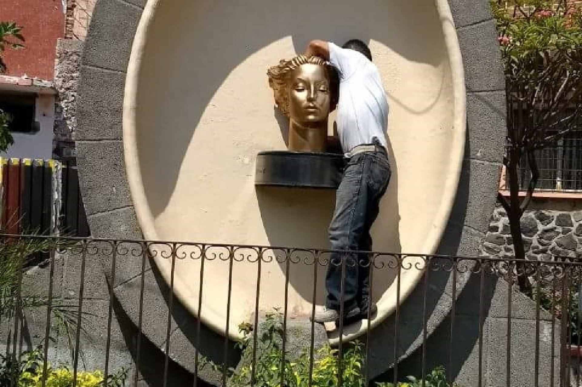 Reinstalan busto de María Félix en Cuernavaca