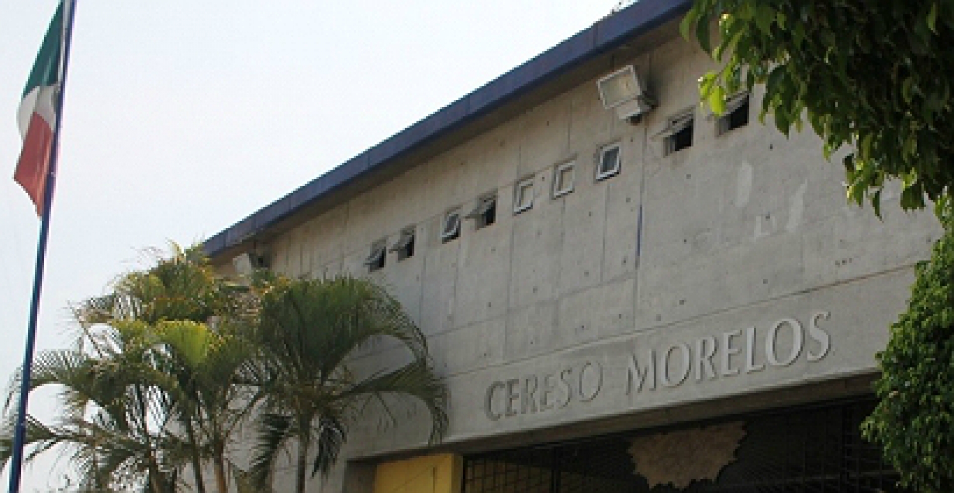 Informan autoridades de 10 internos heridos y dos fallecidos por 'riña' en Cereso Morelos