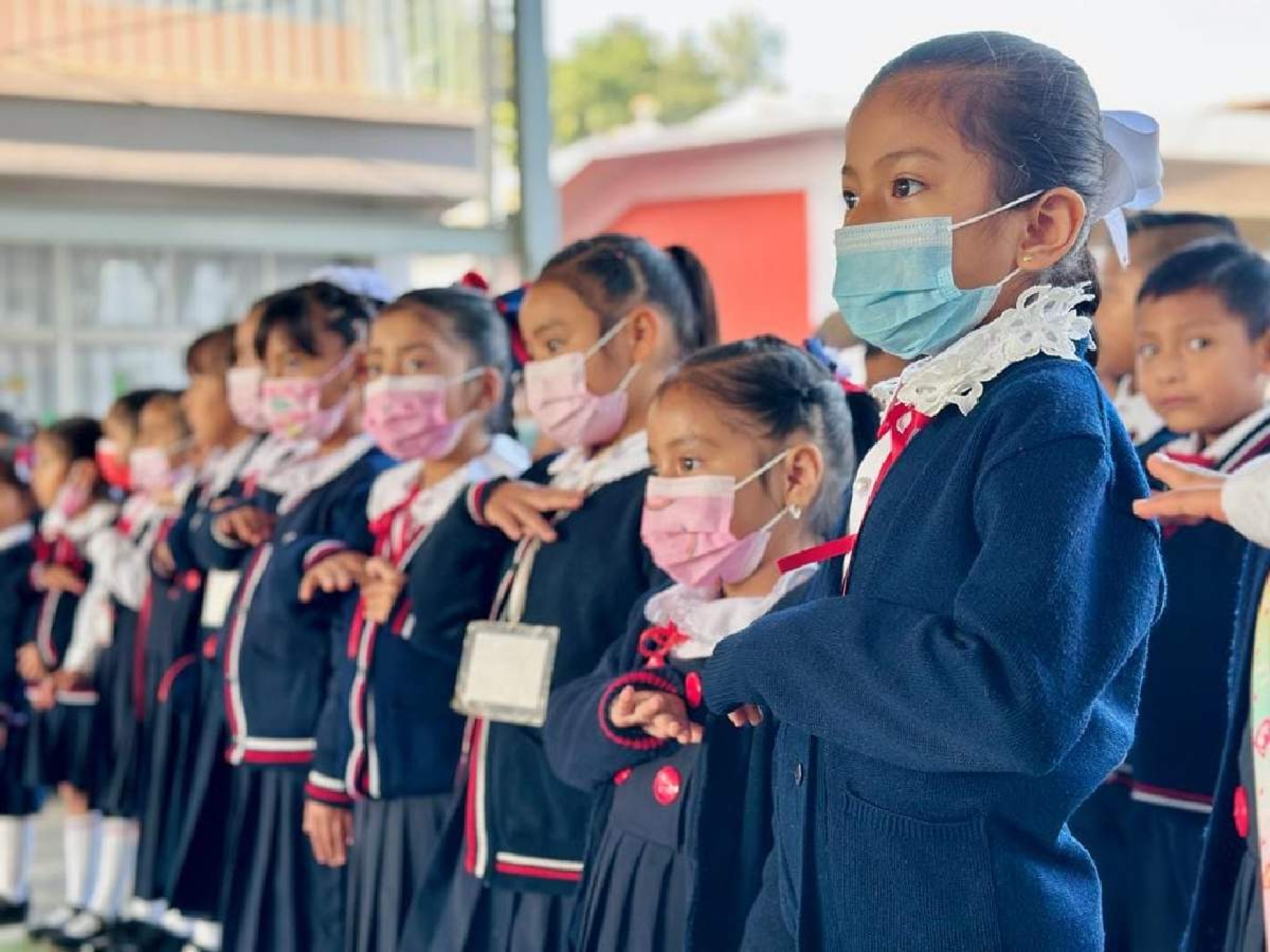 Piden cuidados en escuelas por frío