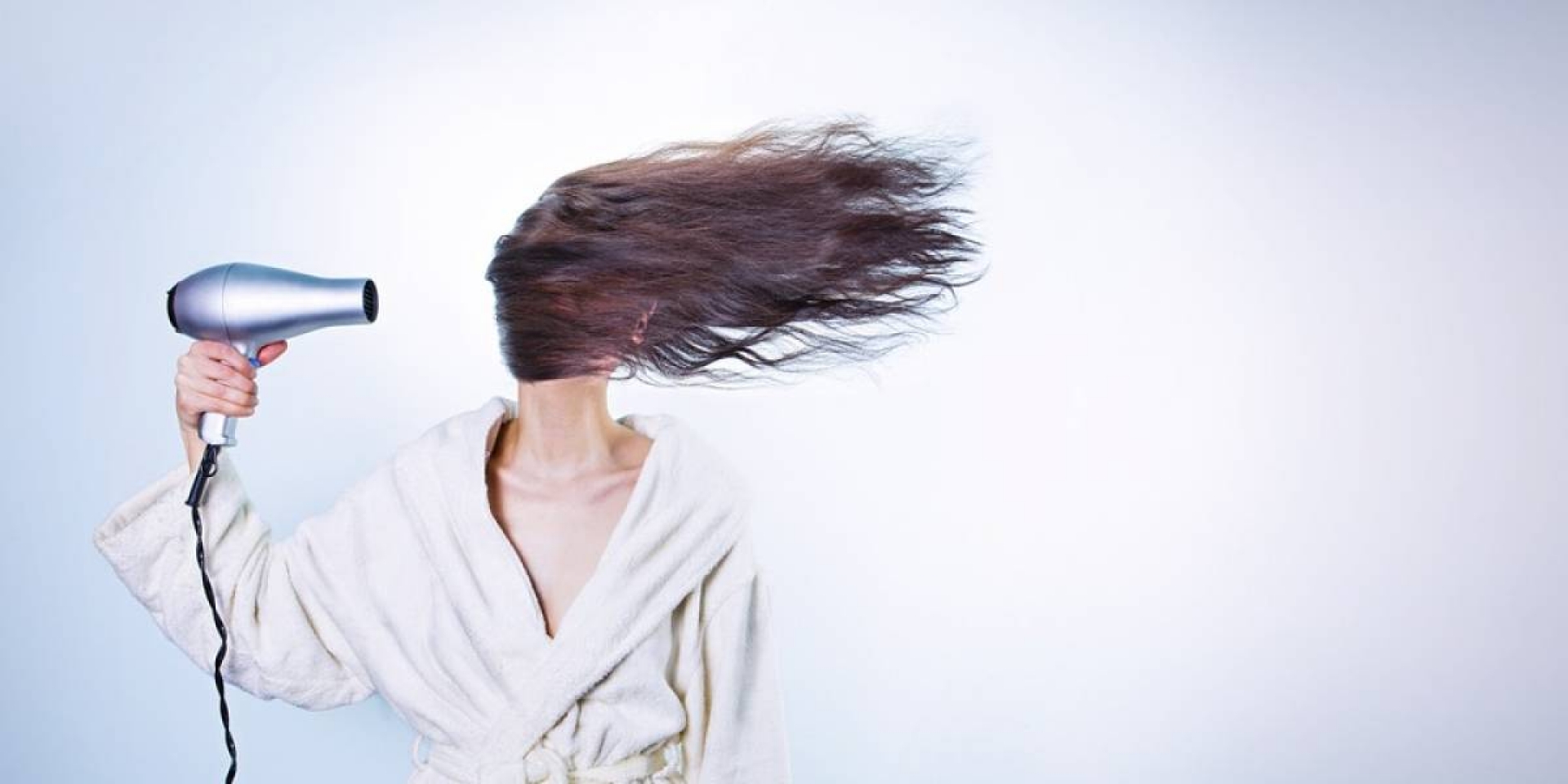 Sécate el cabello rápidamente con estos 4 tips