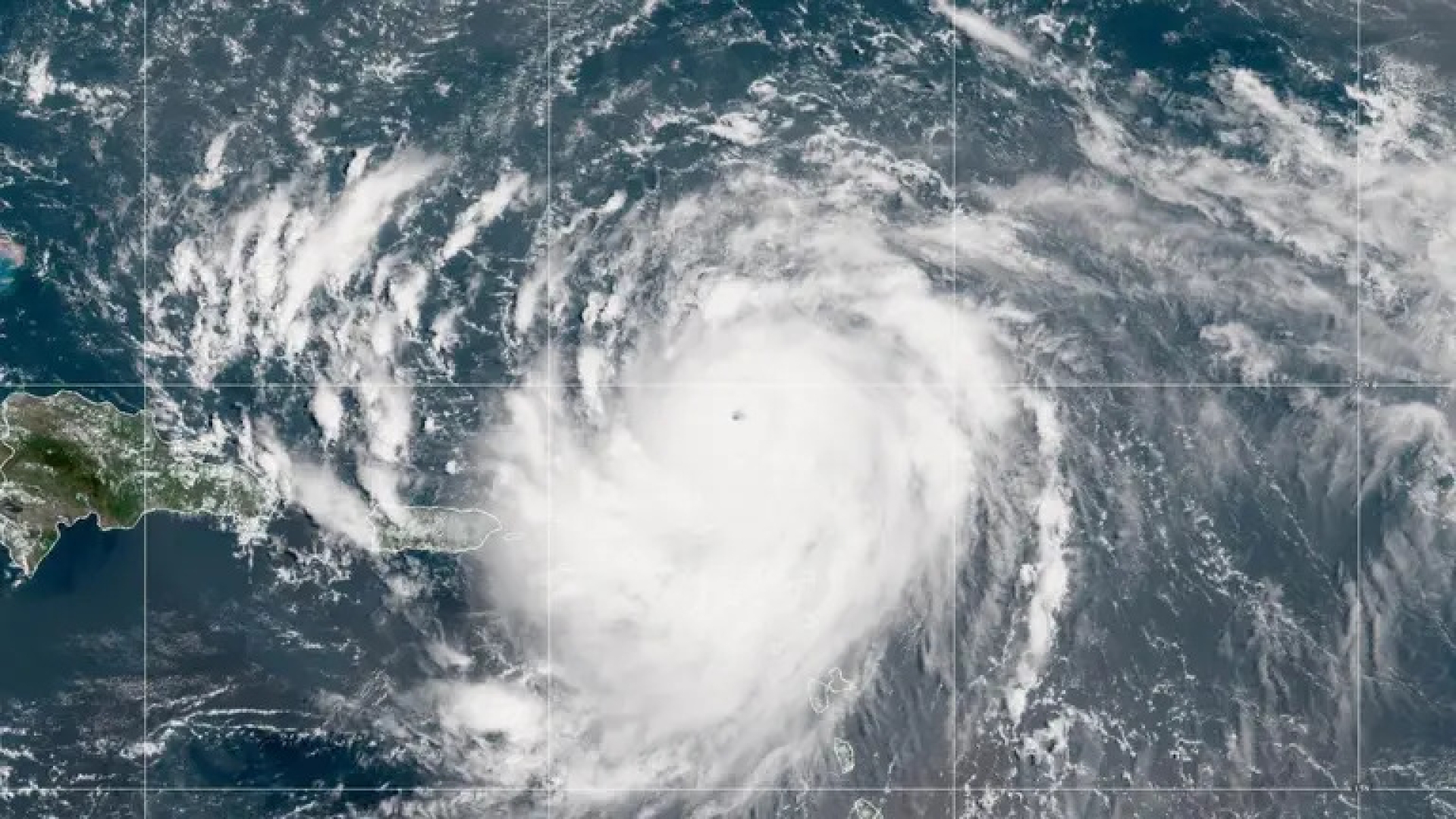 Huracán 'Erin' se convierte en categoría 5 y amenaza el Caribe