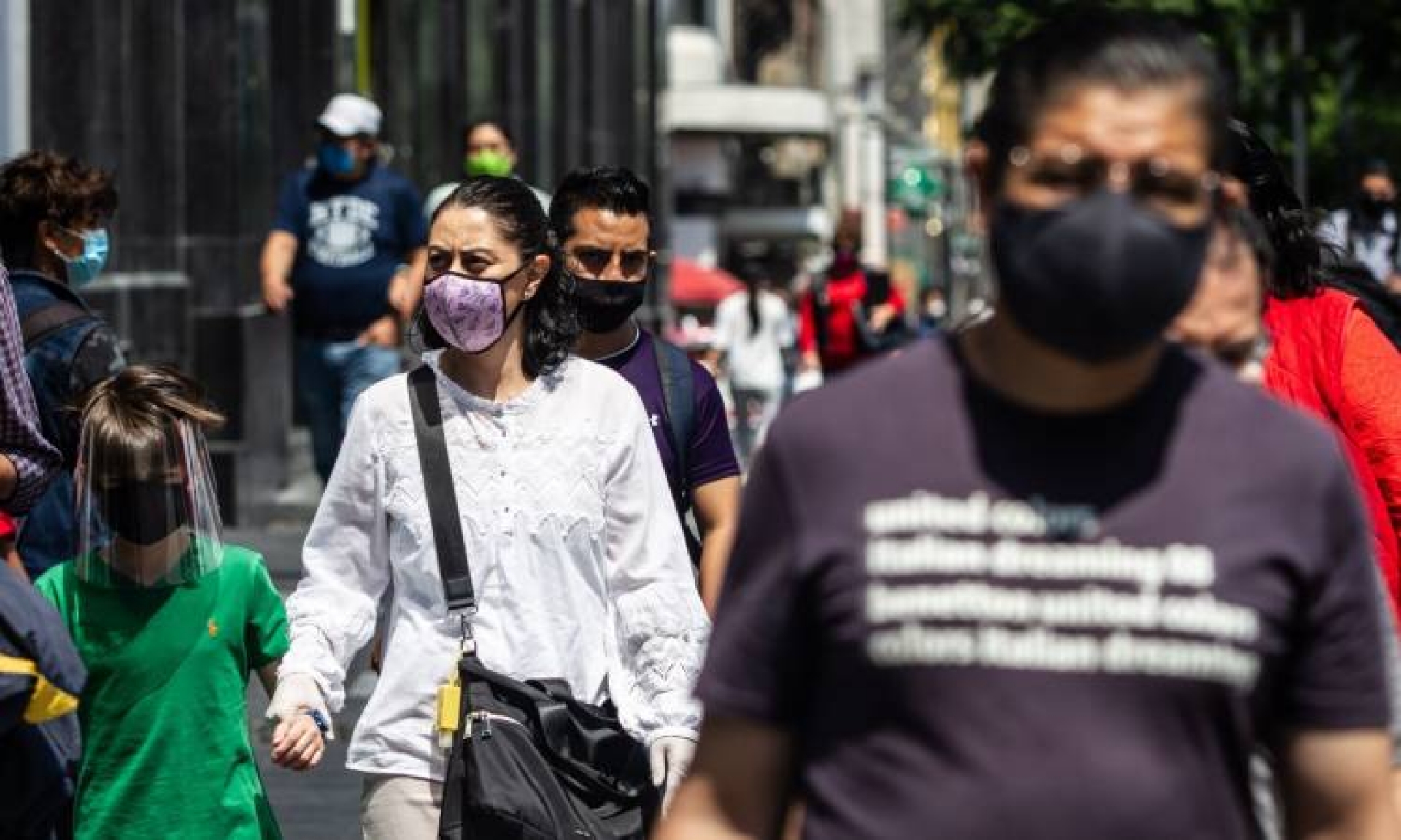 Más calles peatonales y acceso por apellido, así reabrirán Centro de CDMX