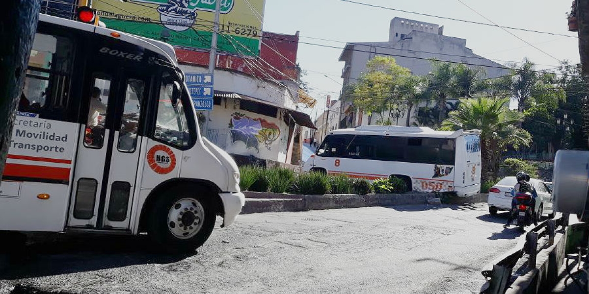 Choca Ruta 8 en el crucero de Amanalco