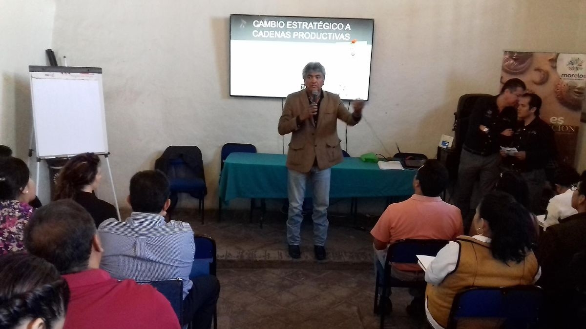 Imparten taller de cadenas productivas en Tlayacapan