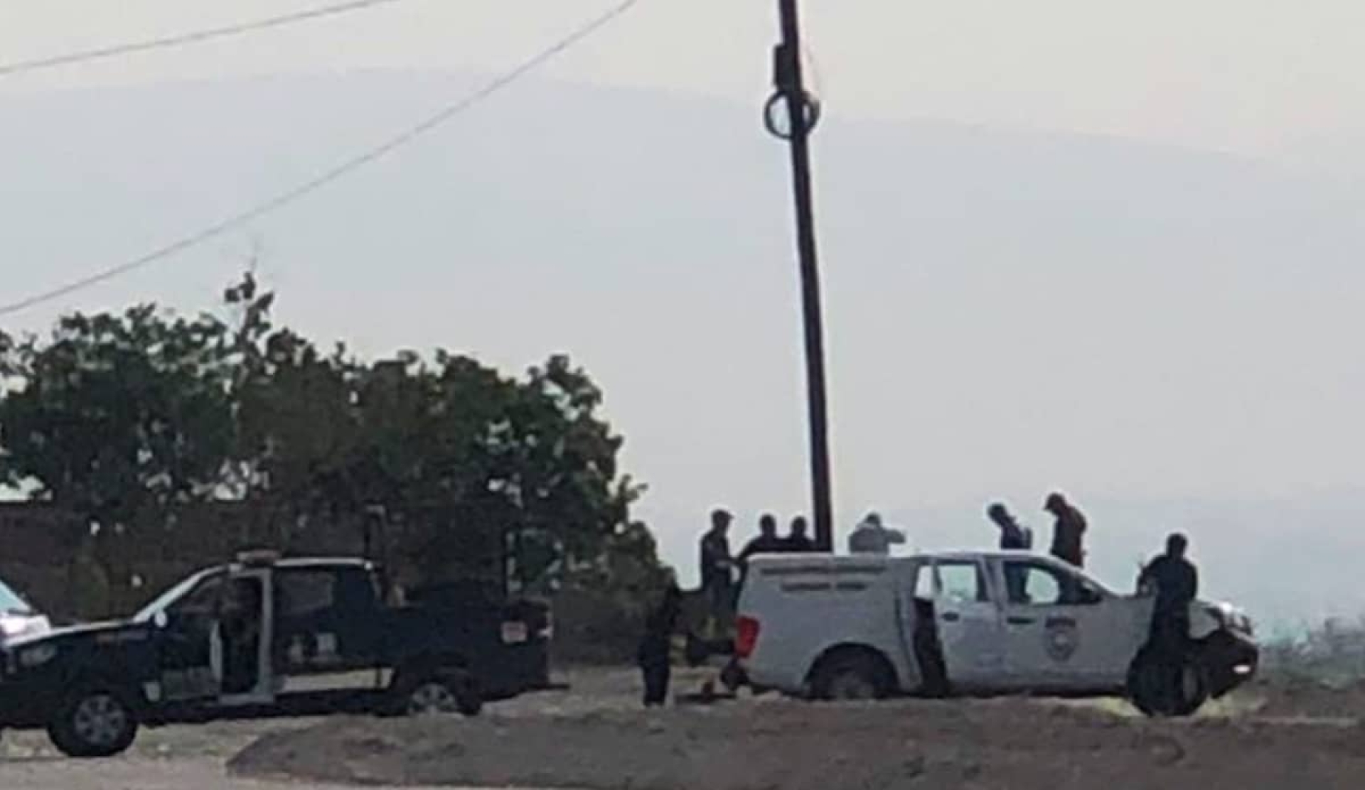 Con un mensaje dejan un cuerpo en la carretera Galeana-Tequesquitengo
