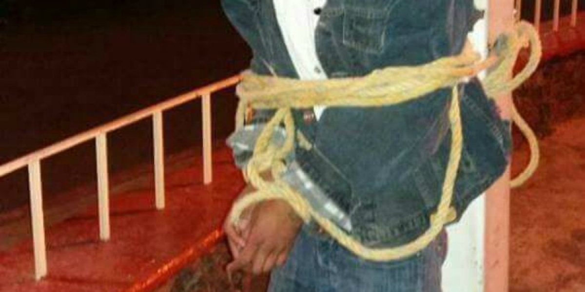 Detienen jóvenes a presunto asaltante en La Barona y lo amarran