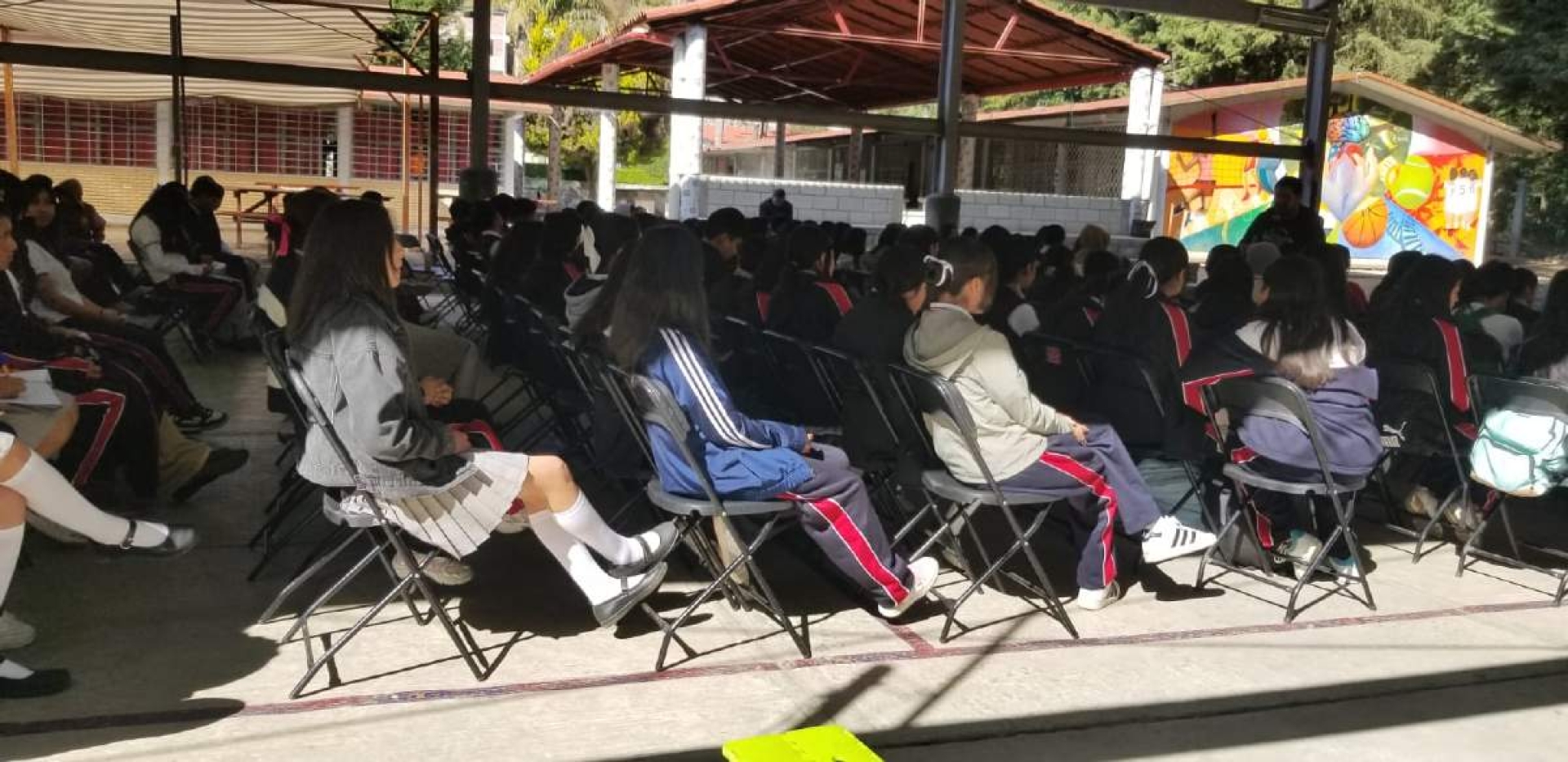 Estudiantes de Hueyapan participan en talleres de prevención y salud mental