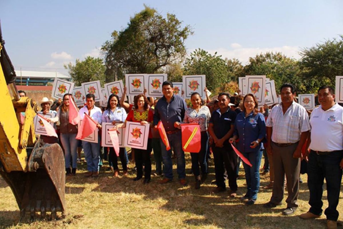 Inicia gobierno de Yecapixtla construcción de cancha de fut 7 en Zahuatlán
