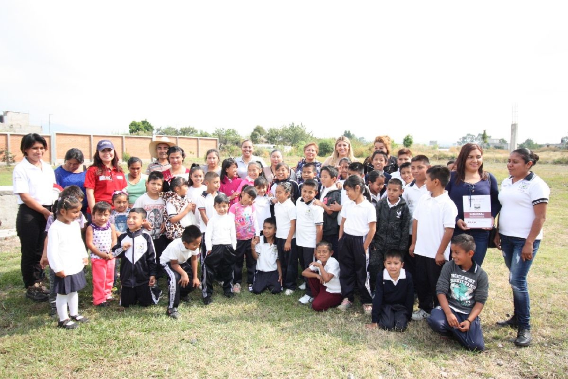 Escuelas de Yecapixtla reciben recursos del Programa “LEEN”