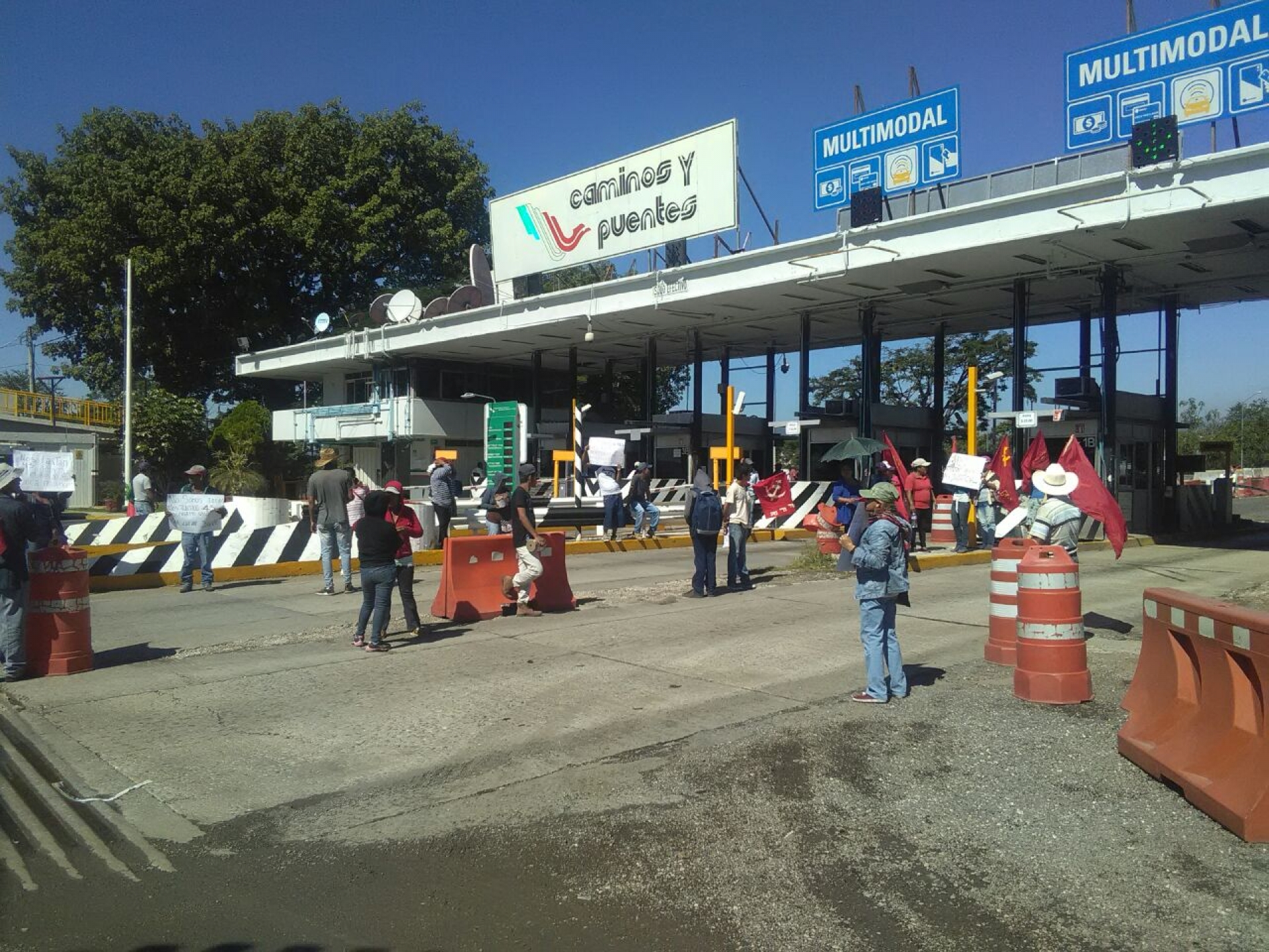 'Libera' FPR casetas de cobro en Oacalco