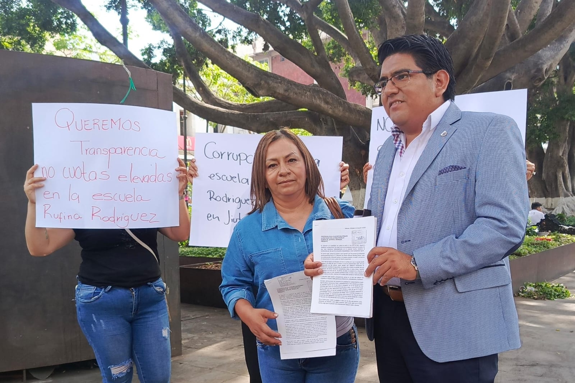 Exige justicia profesora tras ser removida de su adscripción