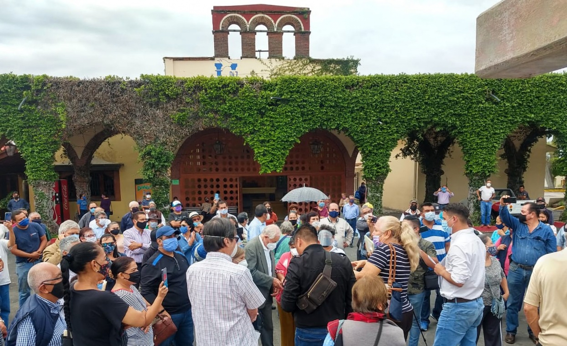 Exigen seguridad ante robos en tumbas y criptas en el panteón 'Jardines de la Paz'