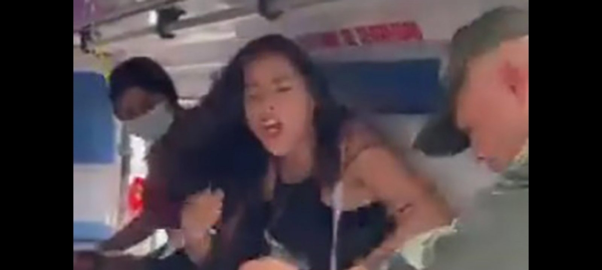 Mujer celosa reclama a novio atropellado por no darle clave de celular