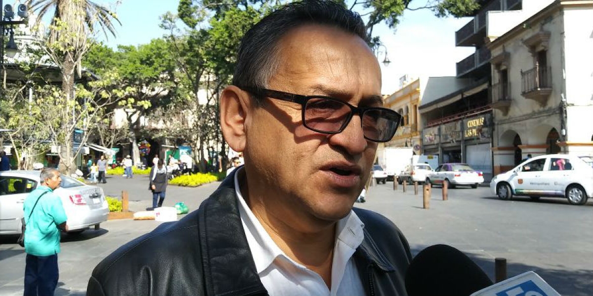 Señala líder de la Uclat que ya acaba el año y no fueron regularizados los taxis