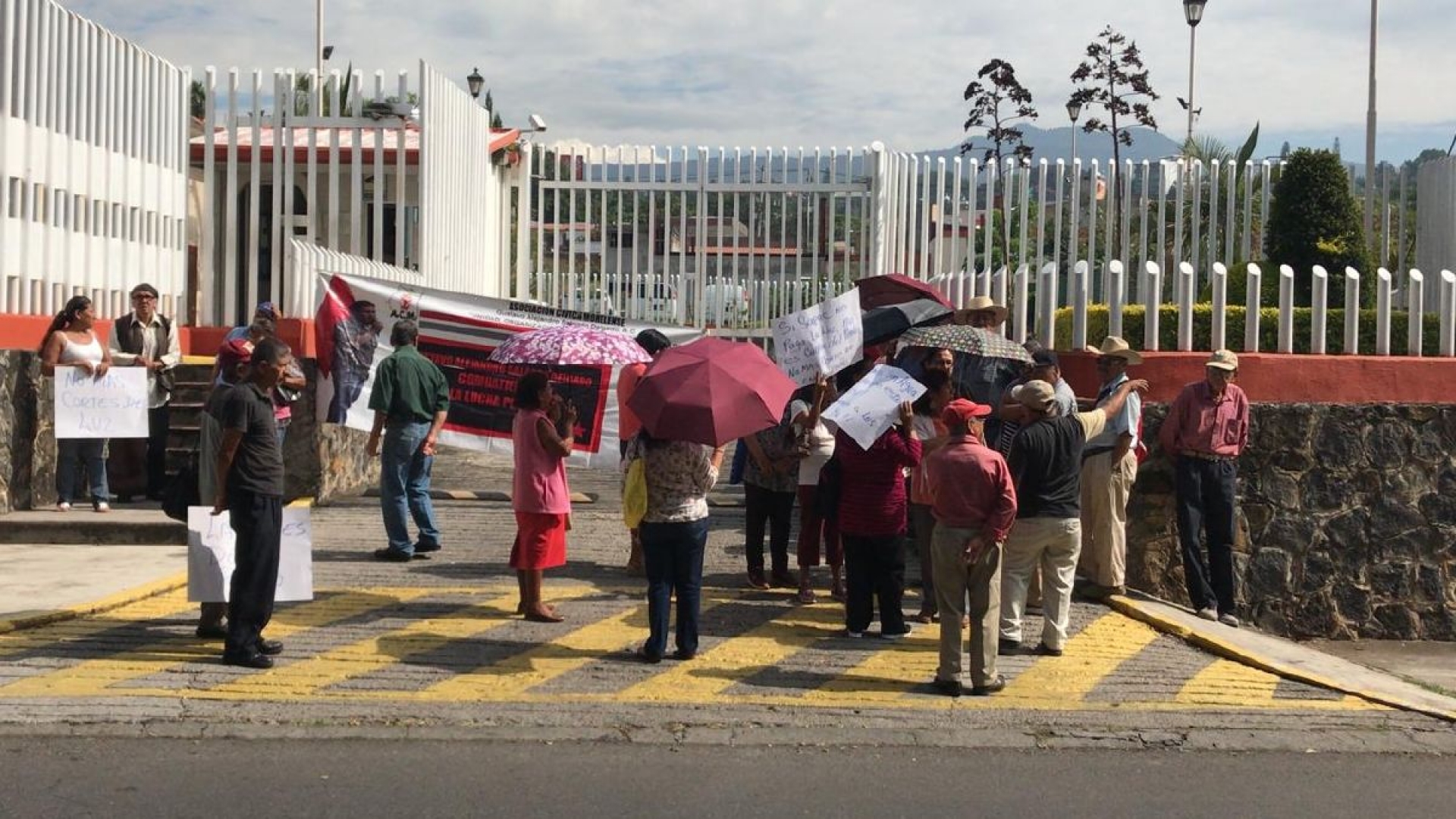 Demandan solución a falta de agua por deuda del SAPAC