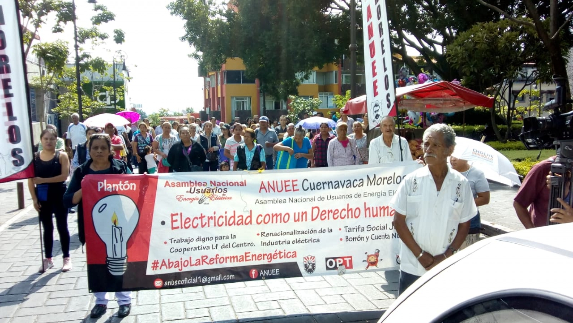 Marcha la ANUEE; protesta ante Profeco