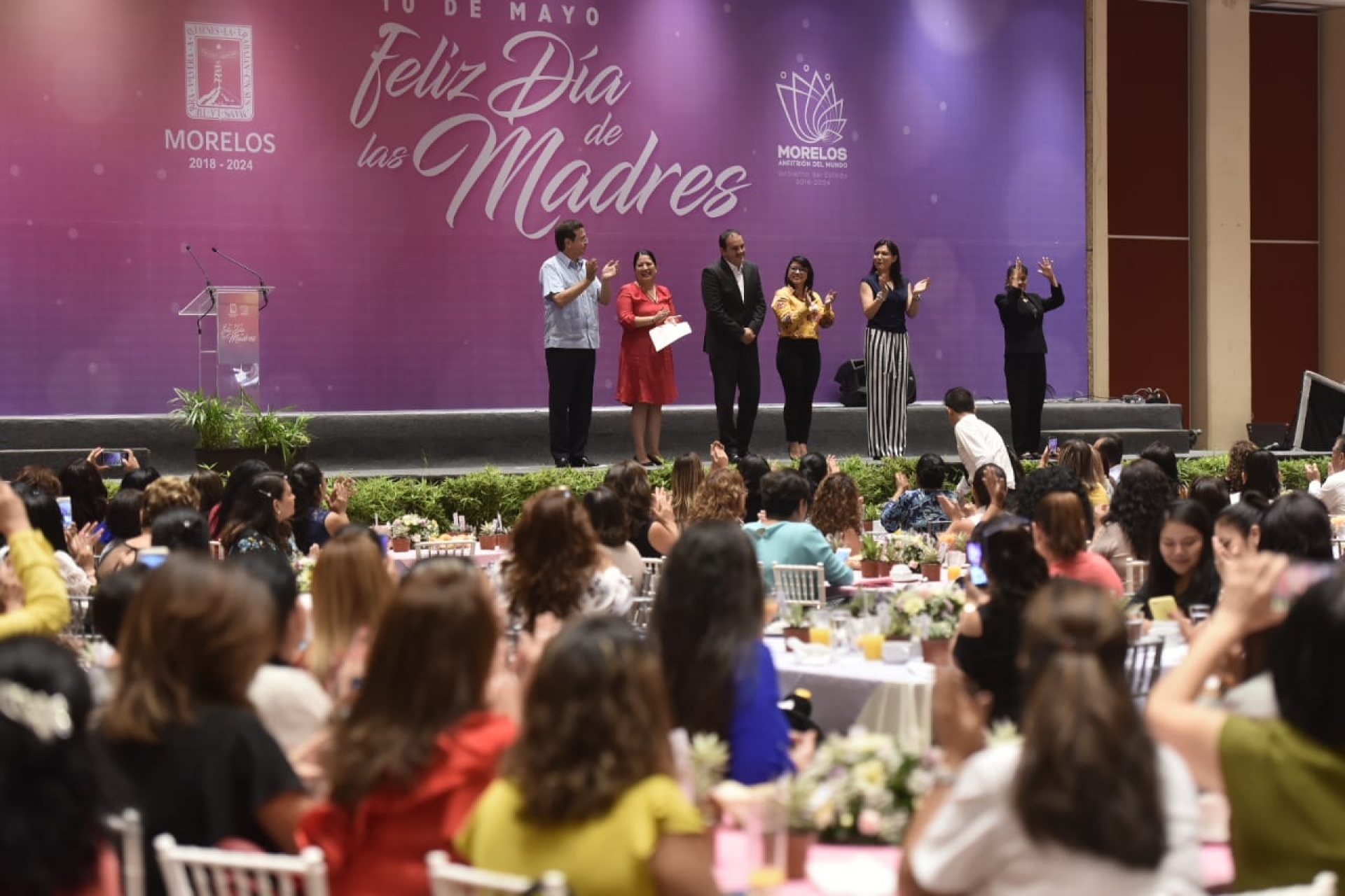 Festejan a madres trabajadoras del gobierno estatal
