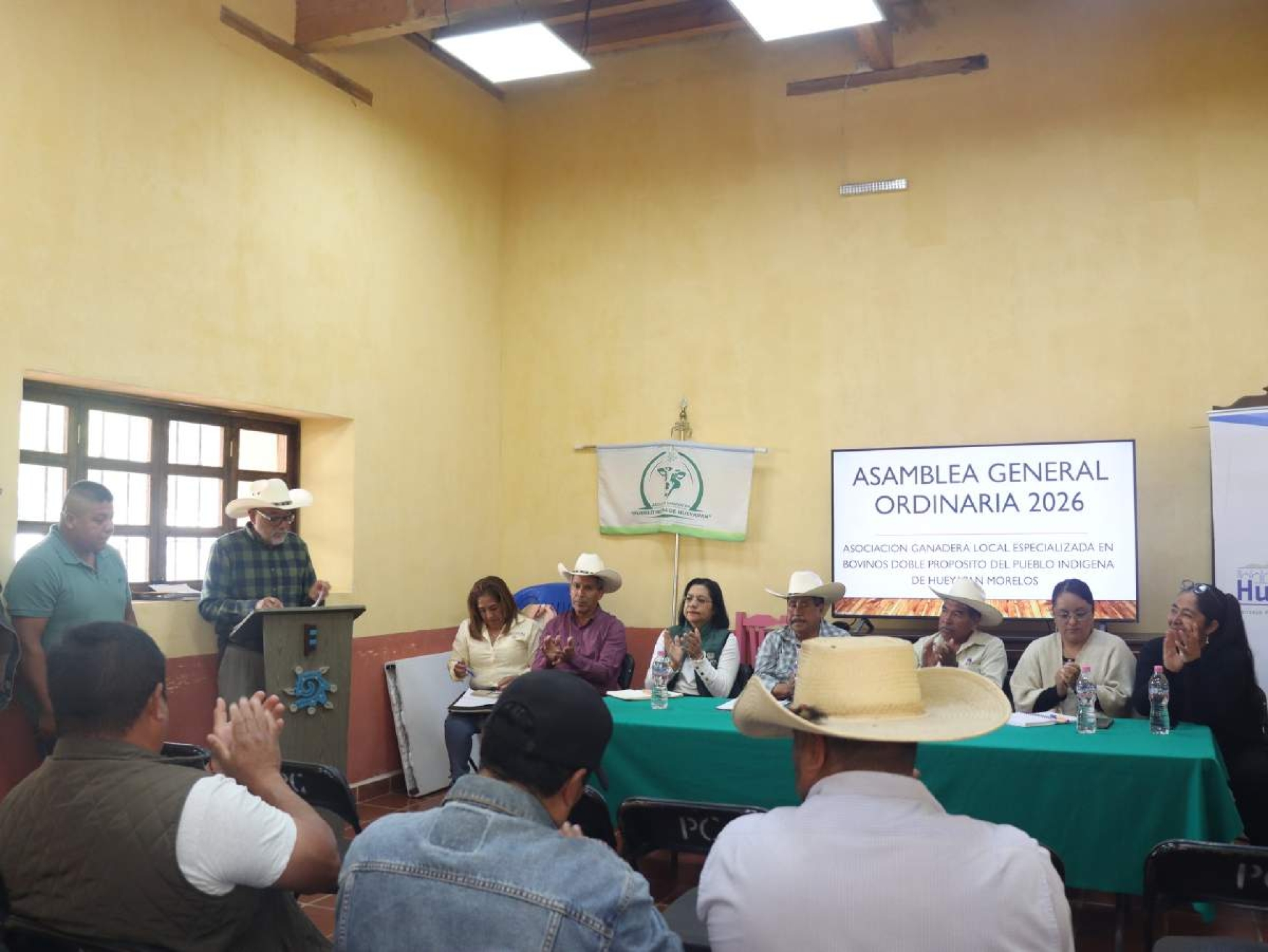 Evalúan situación que enfrenta la ganadería en Hueyapan