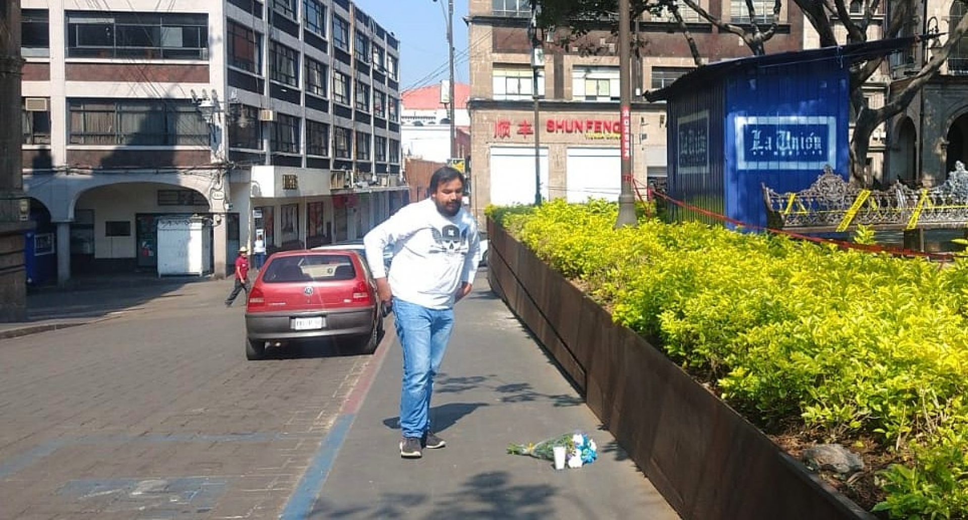 Coloca líder de comerciantes ofrenda a Jesús García, asesinado hace un año en Cuernavaca