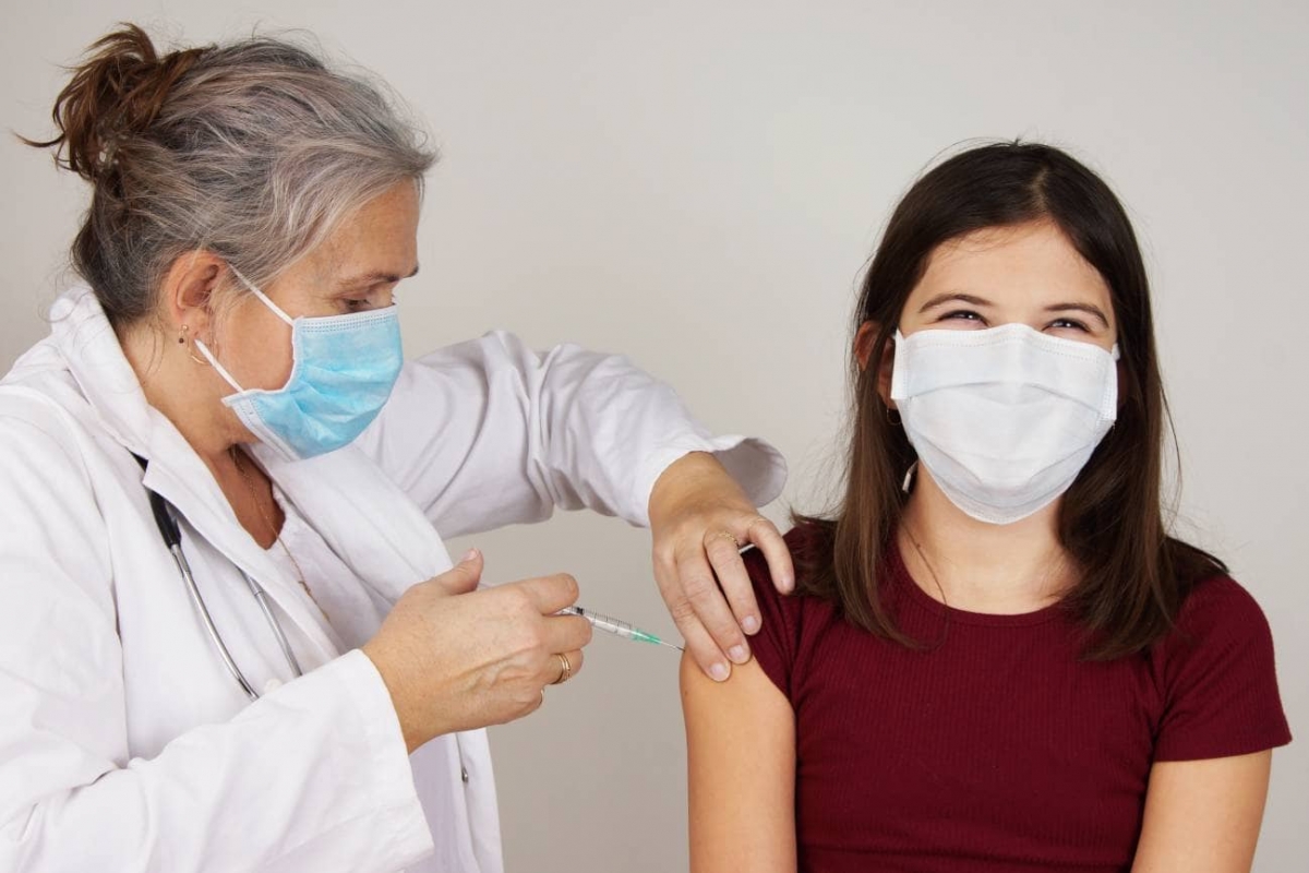 Secretaría de Salud pide a los jóvenes no vacunarse si están "crudos"