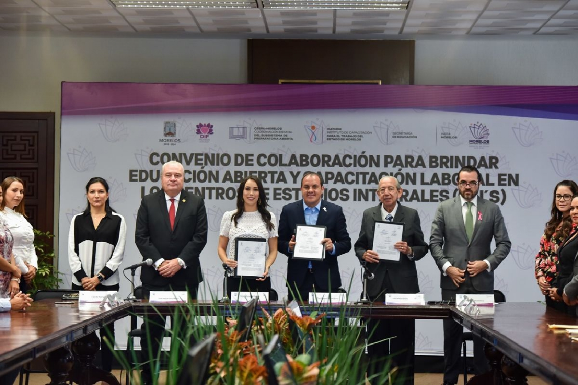 Unen esfuerzos a favor de educación abierta y capacitación laboral