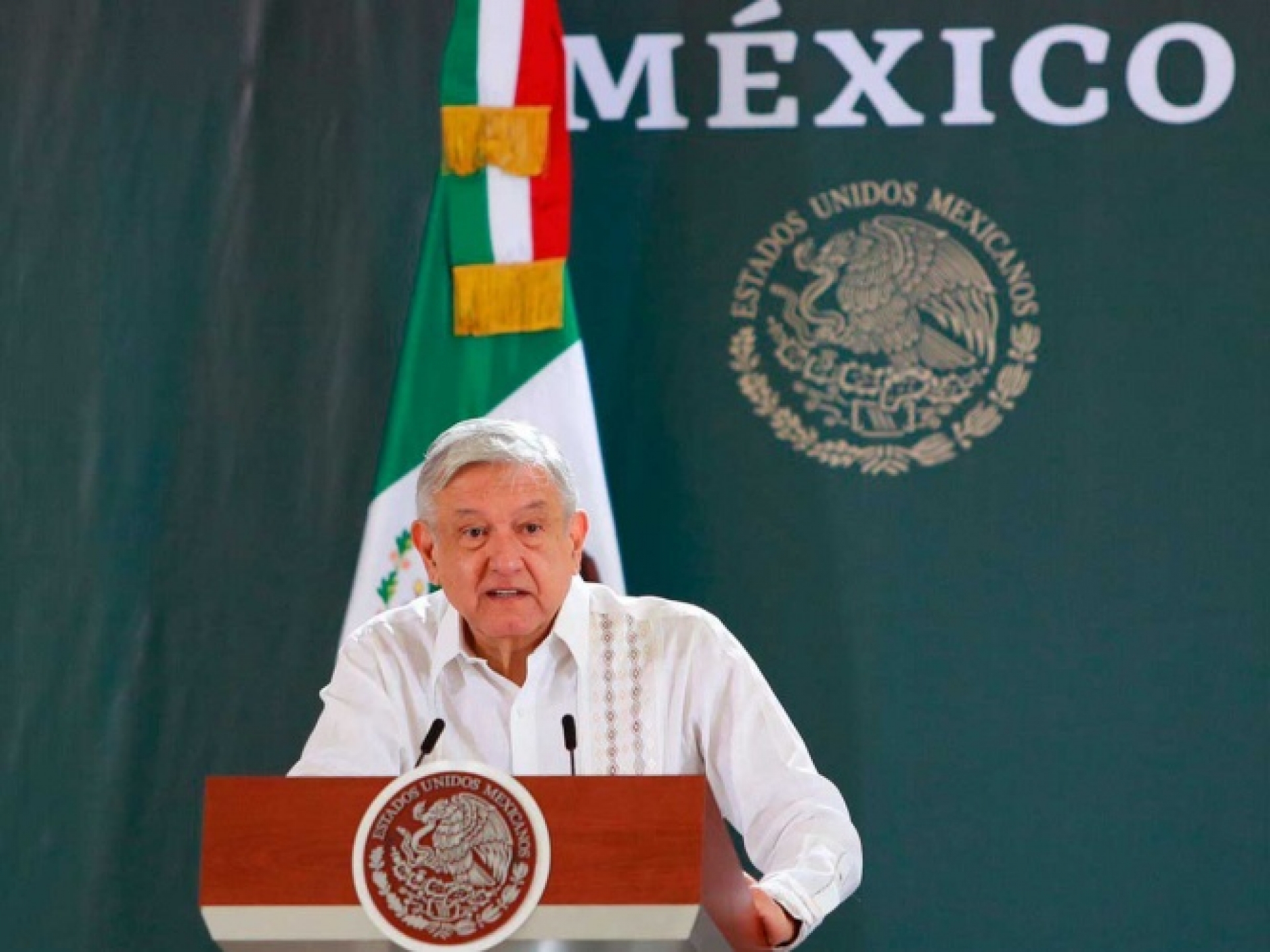 Encabeza López Obrador acto por los 103 años de la Marina