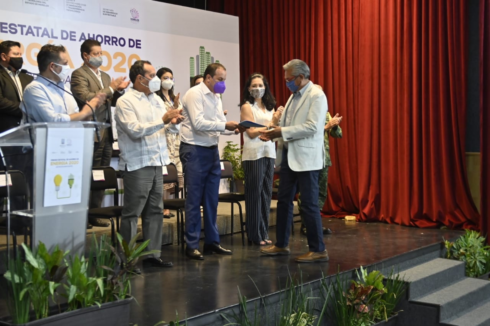 Entrega gobernador 'Premio Estatal de Ahorro de Energía'
