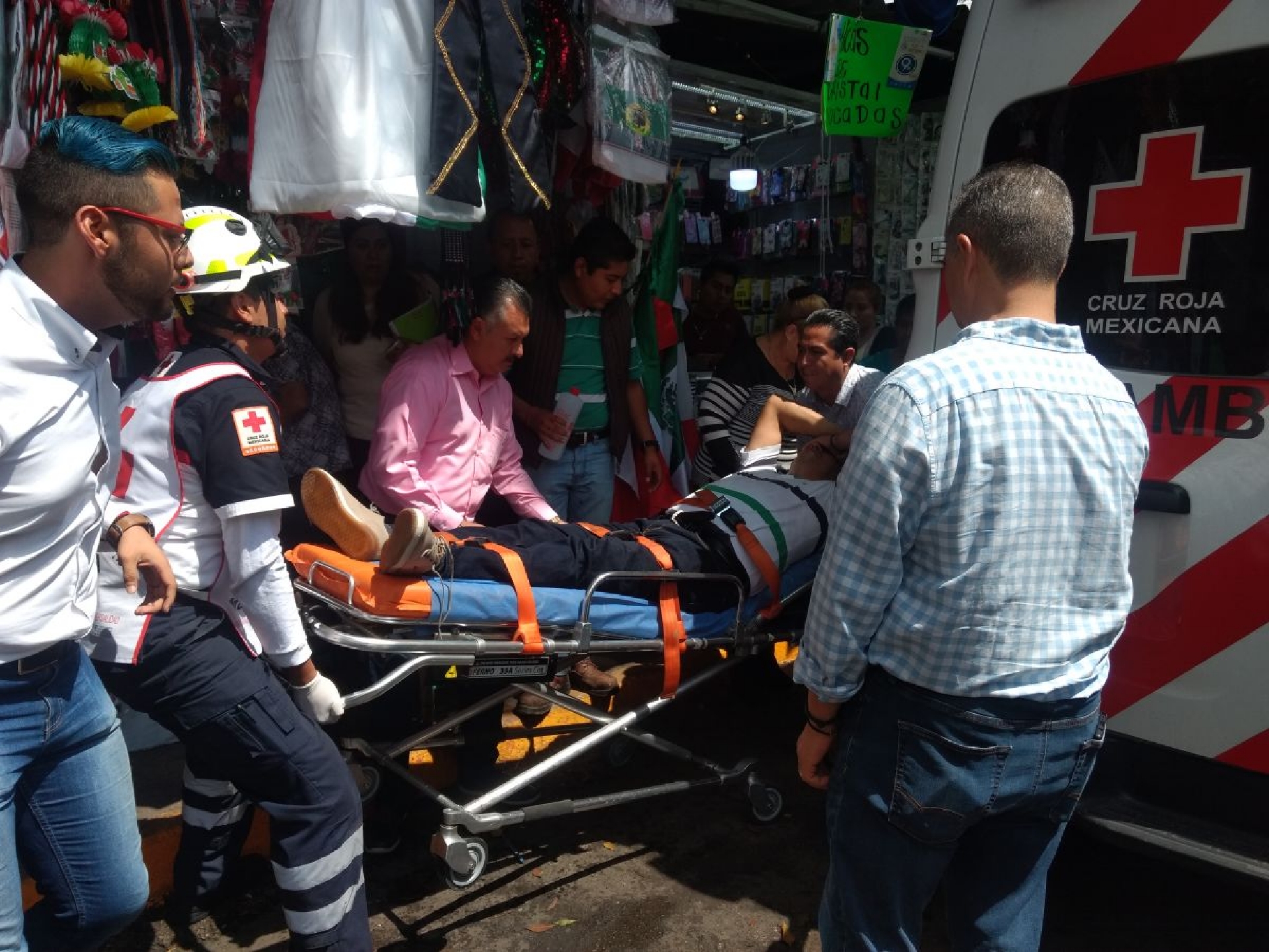 Se desmaya funcionario de Cuernavaca en evento del mercado ALM