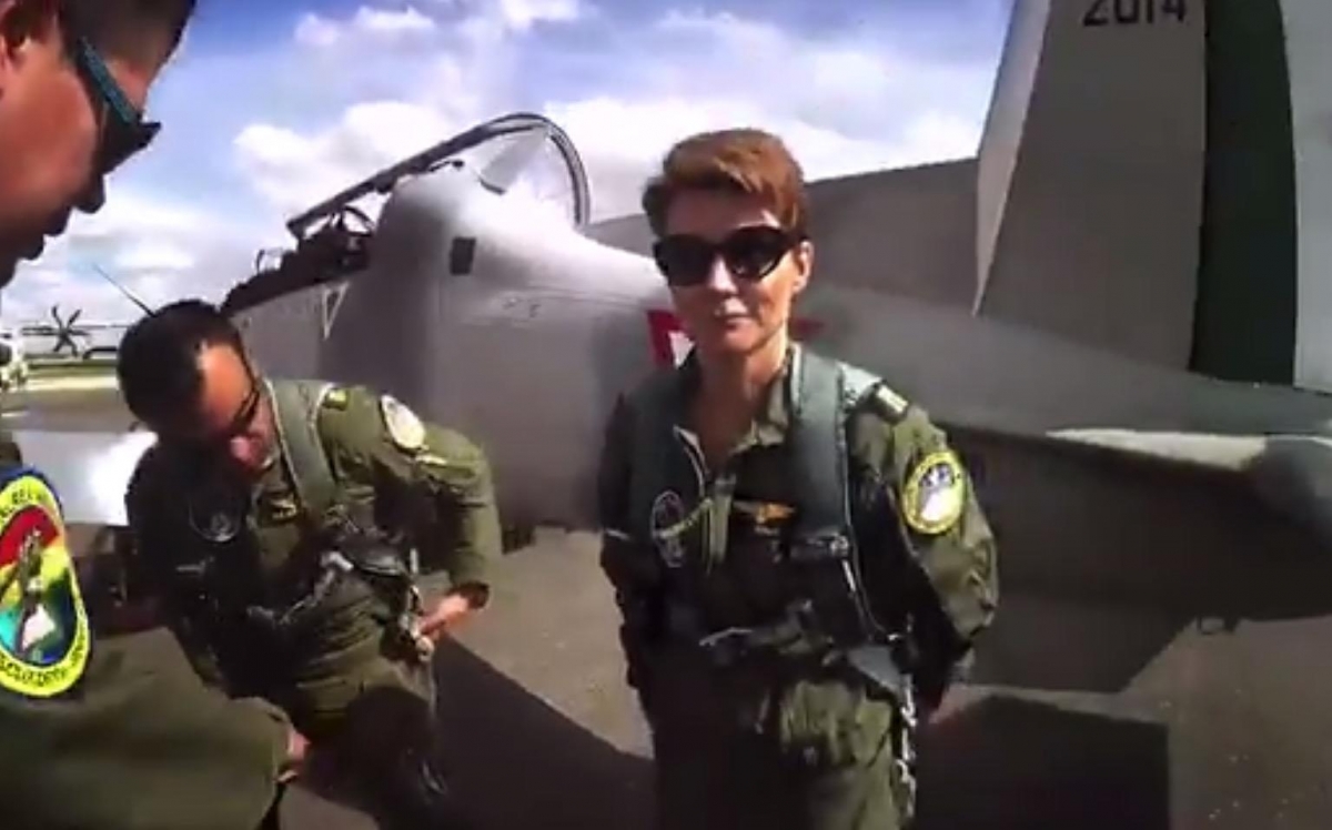 Denisse Maerker incurre en delito al vestir uniforme del Ejército