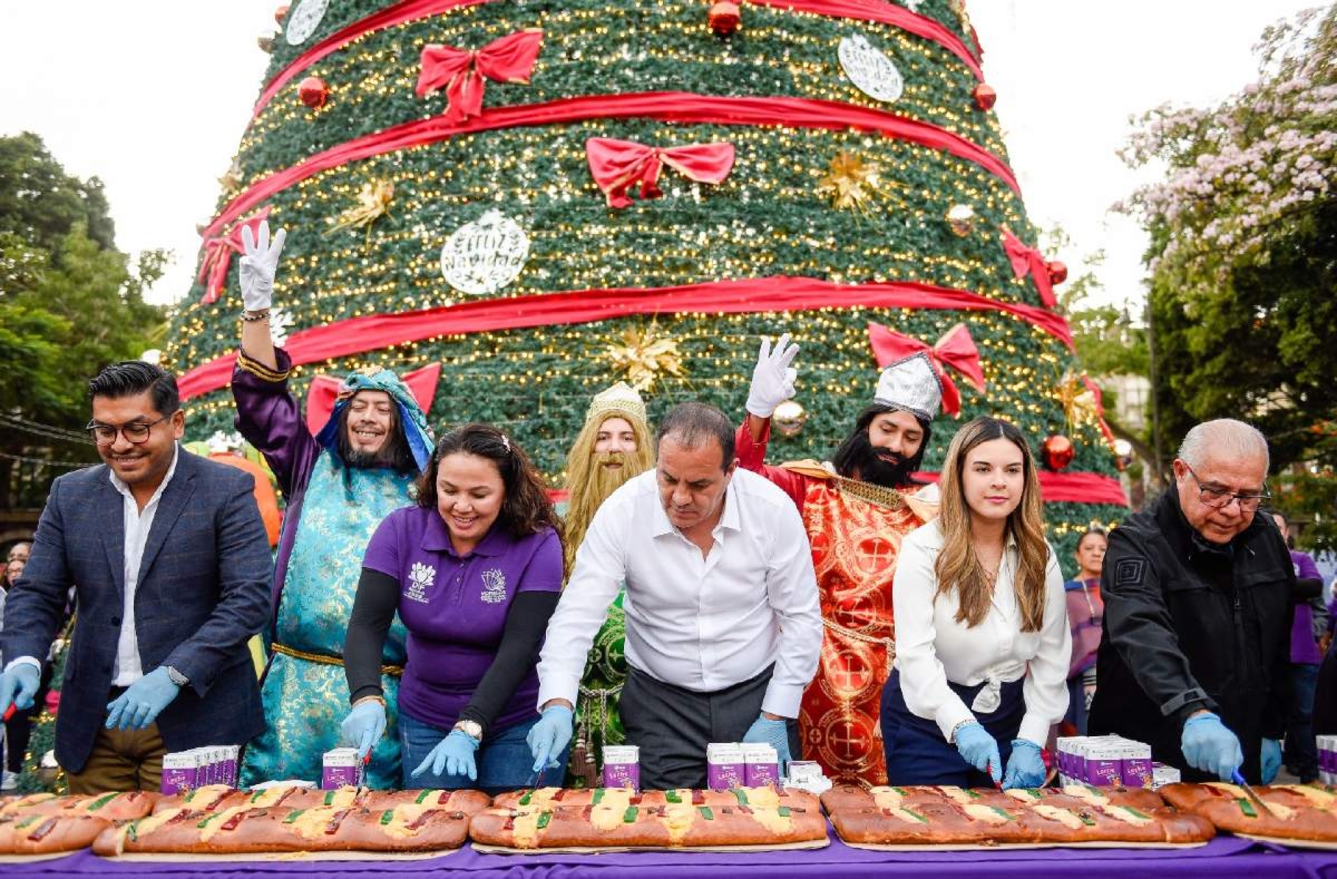 Disfrutan más de tres mil morelenses de la tradicional rosca de reyes magos