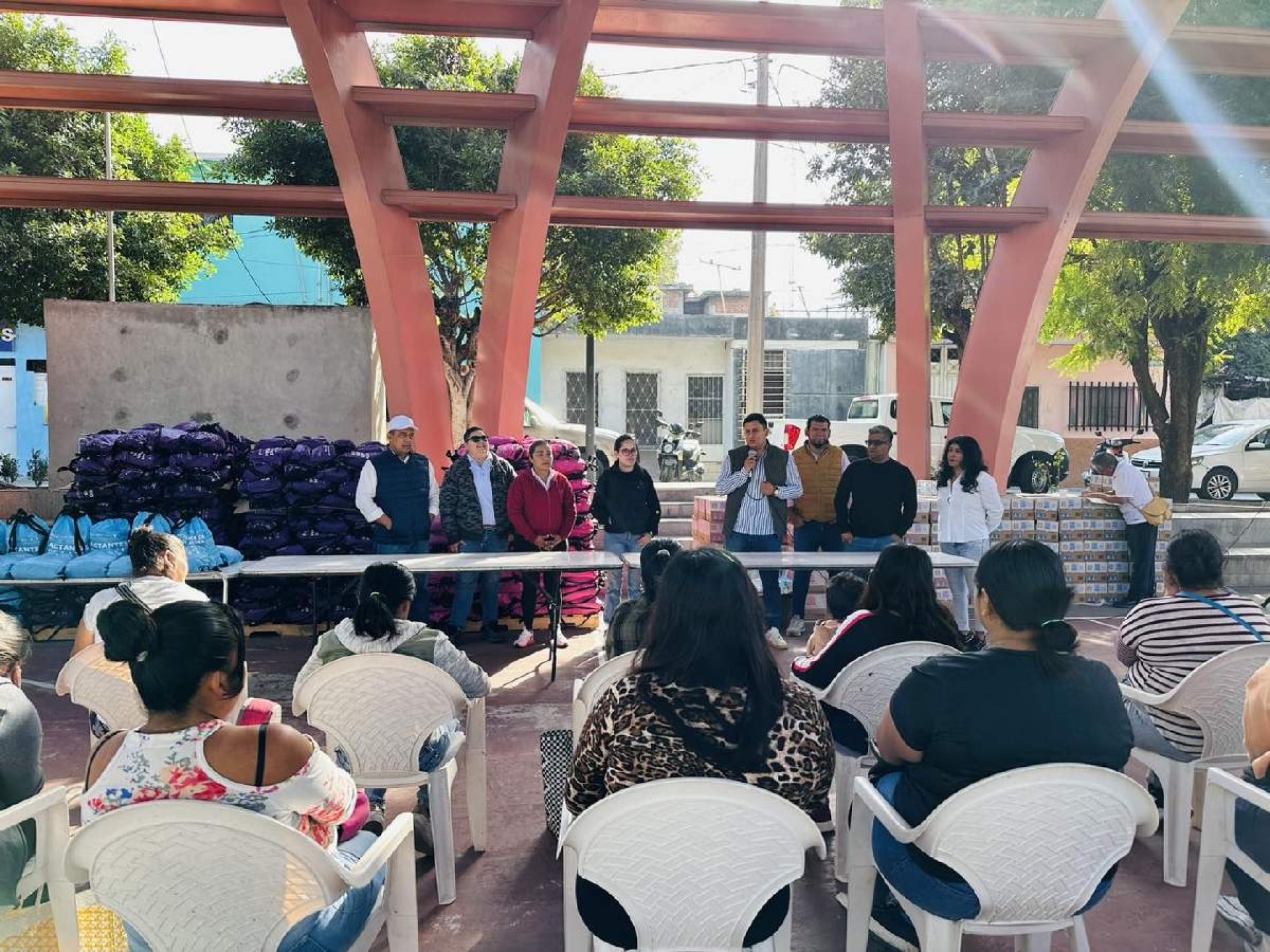 Entregan 716 dotaciones alimentarias a grupos vulnerables de Jojutla