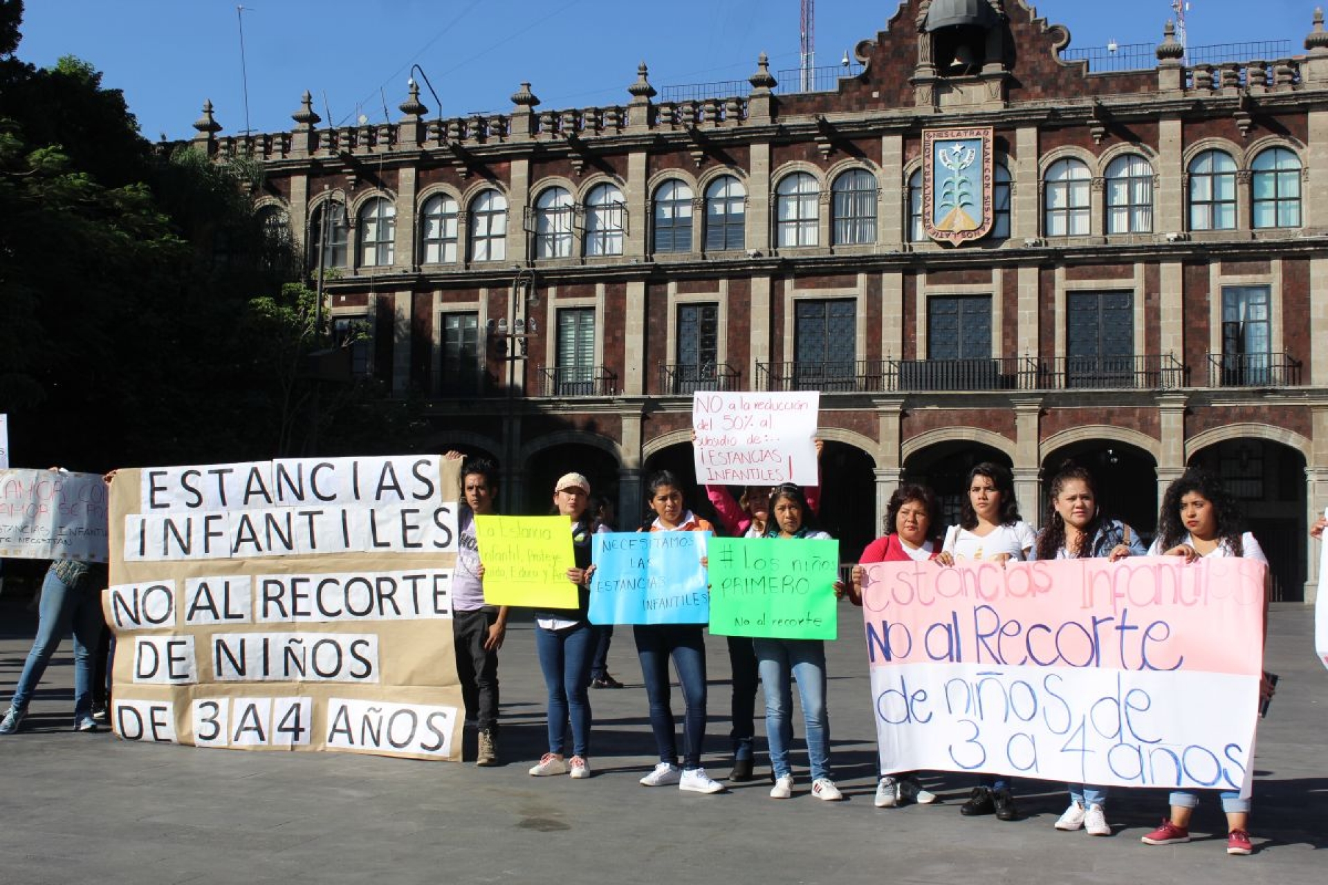 Propietarios de estancias infantiles protestan por retiro del subsidio